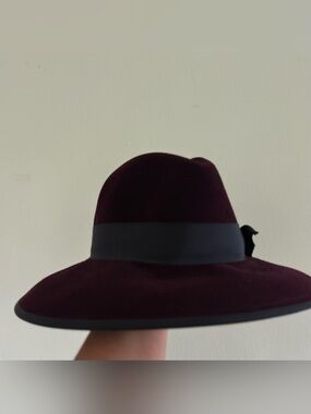 Womens Wide-Brim Fedora Hat in Deep Burgundy
